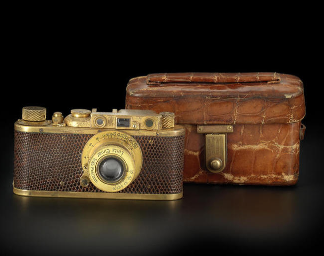 leica up for auction